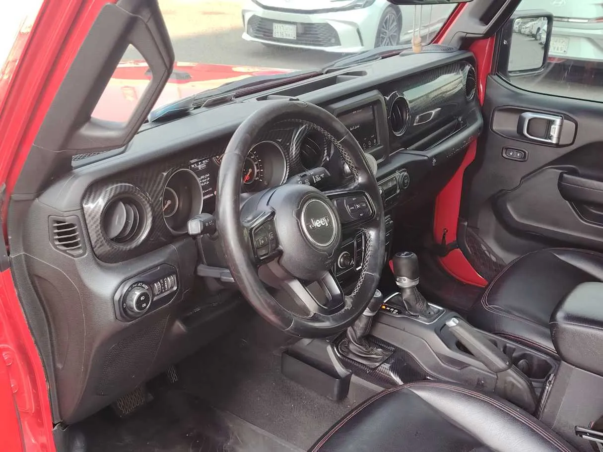 Car image 12
