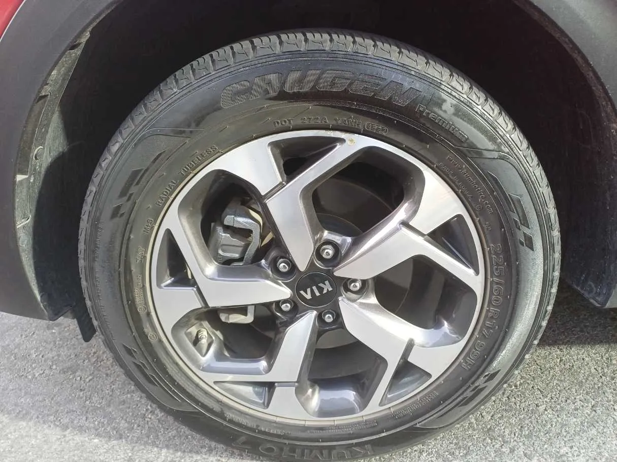 Car image 9