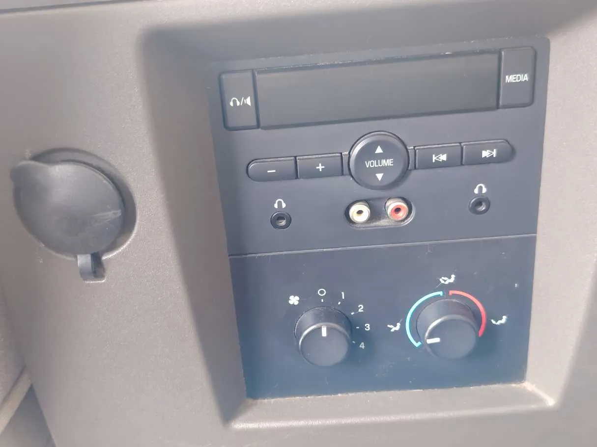 Car image 28