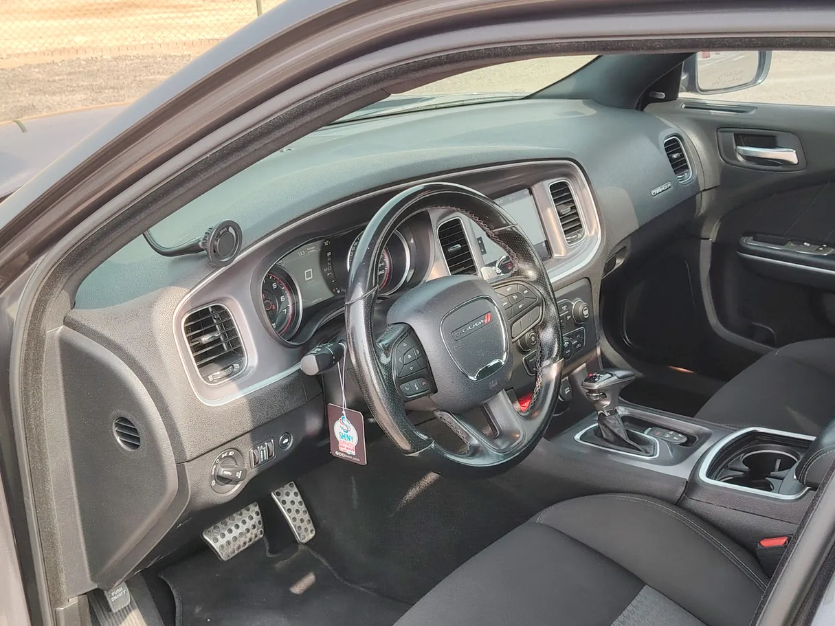 Car image 13