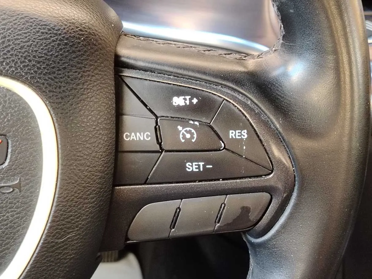 Car image 27