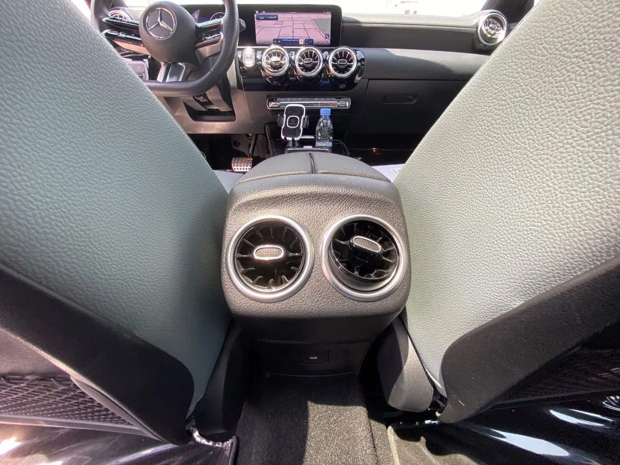 Car image 25