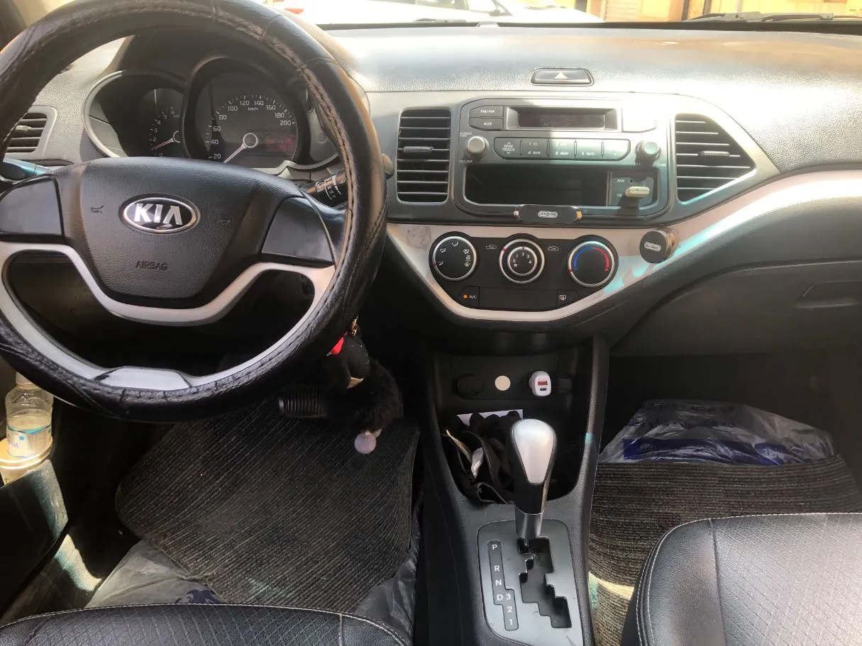 Car image 17