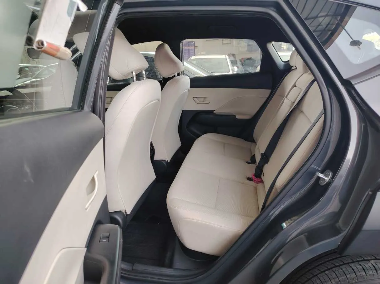 Car image 17