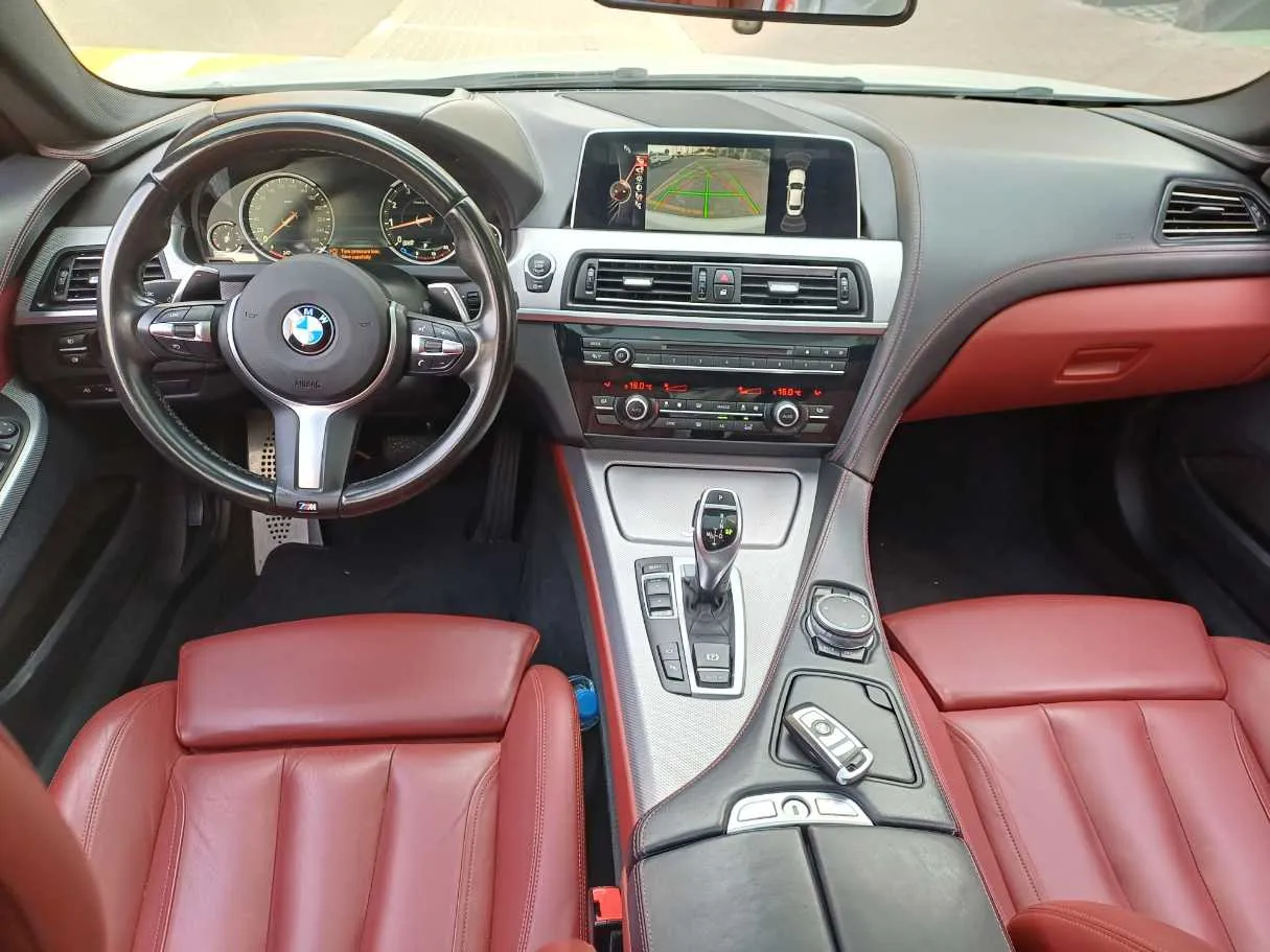 Car image 15