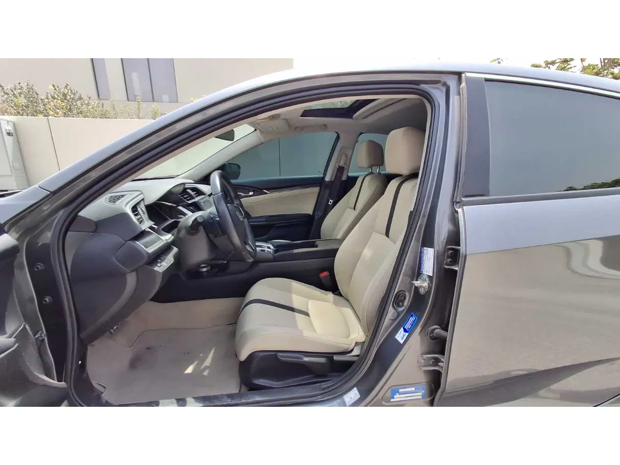 Car image 12