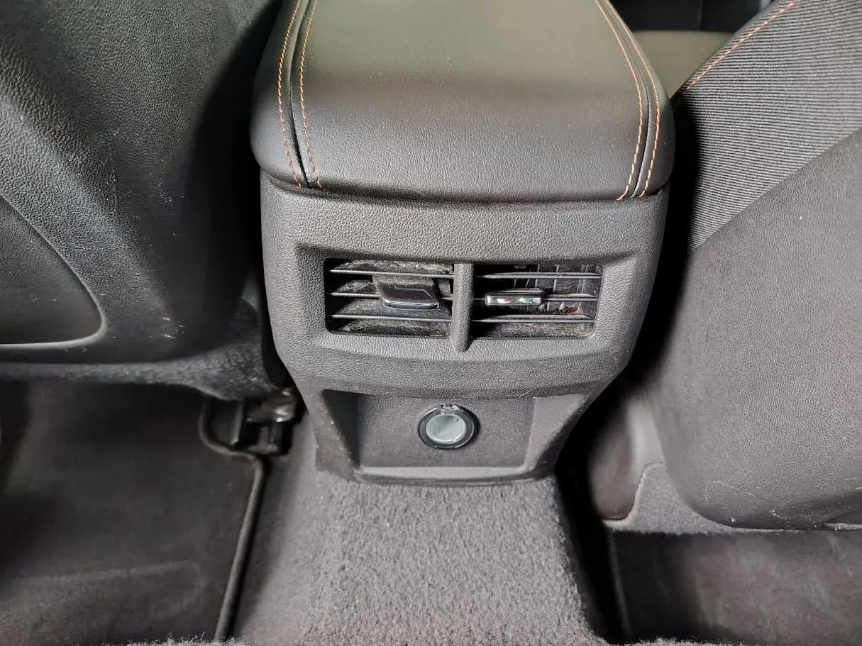 Car image 38