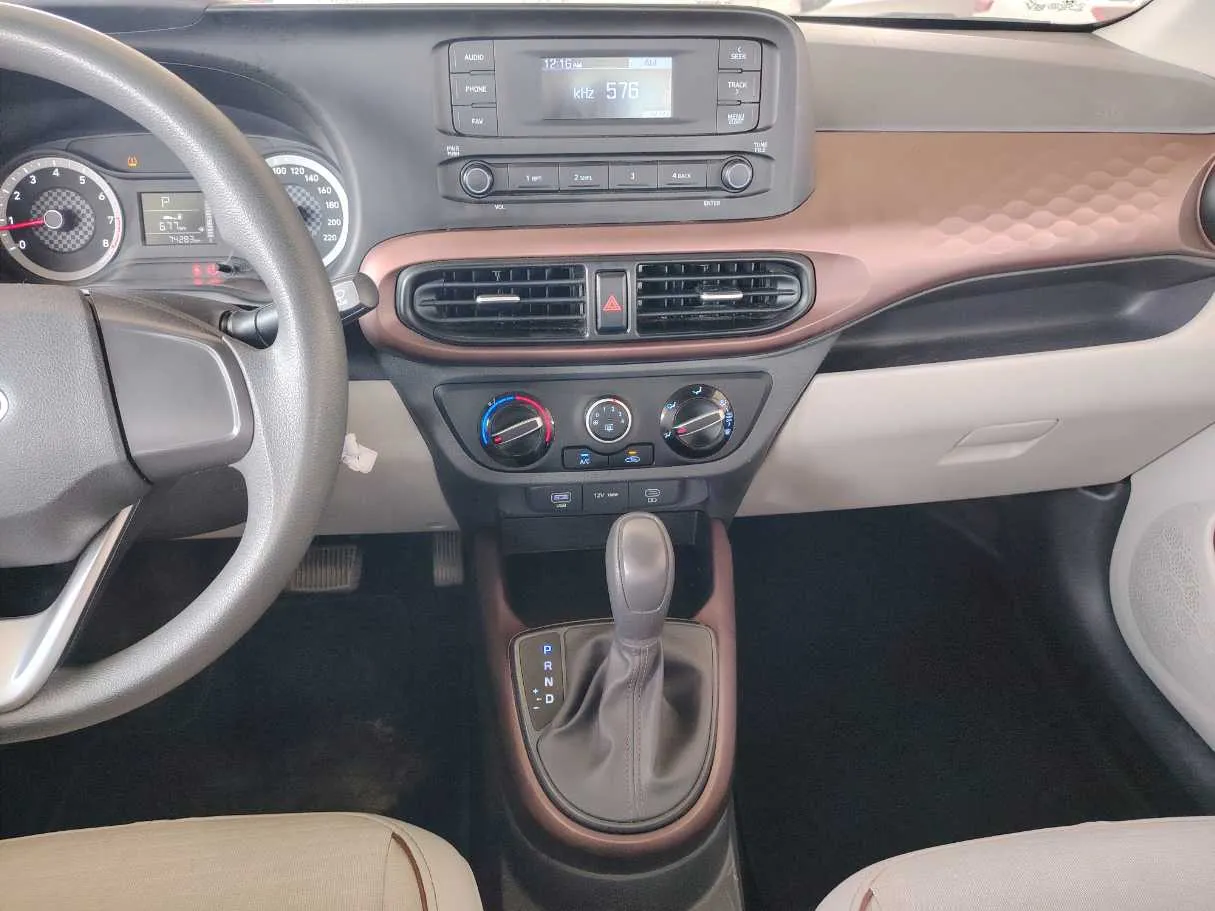 Car image 19