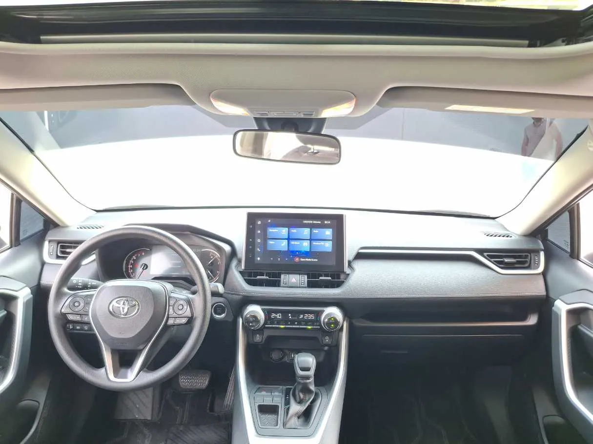 Car image 17