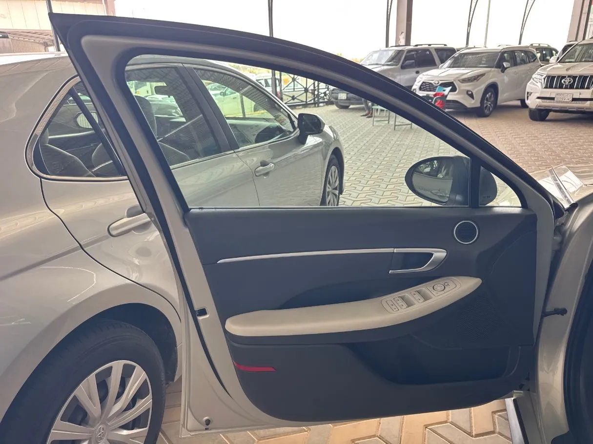 Car image 8