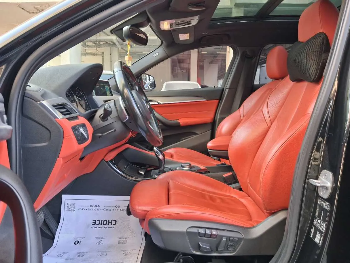 Car image 12