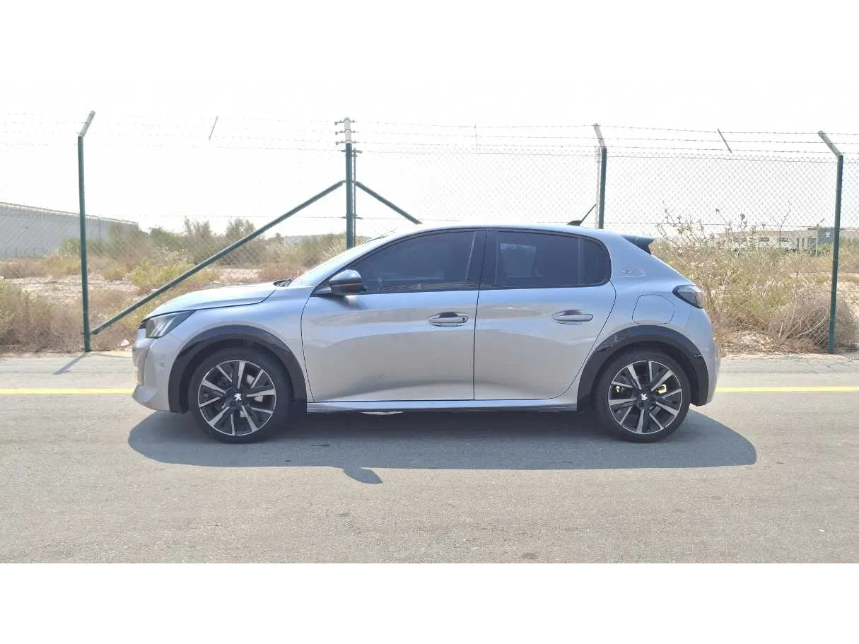 Car image 4