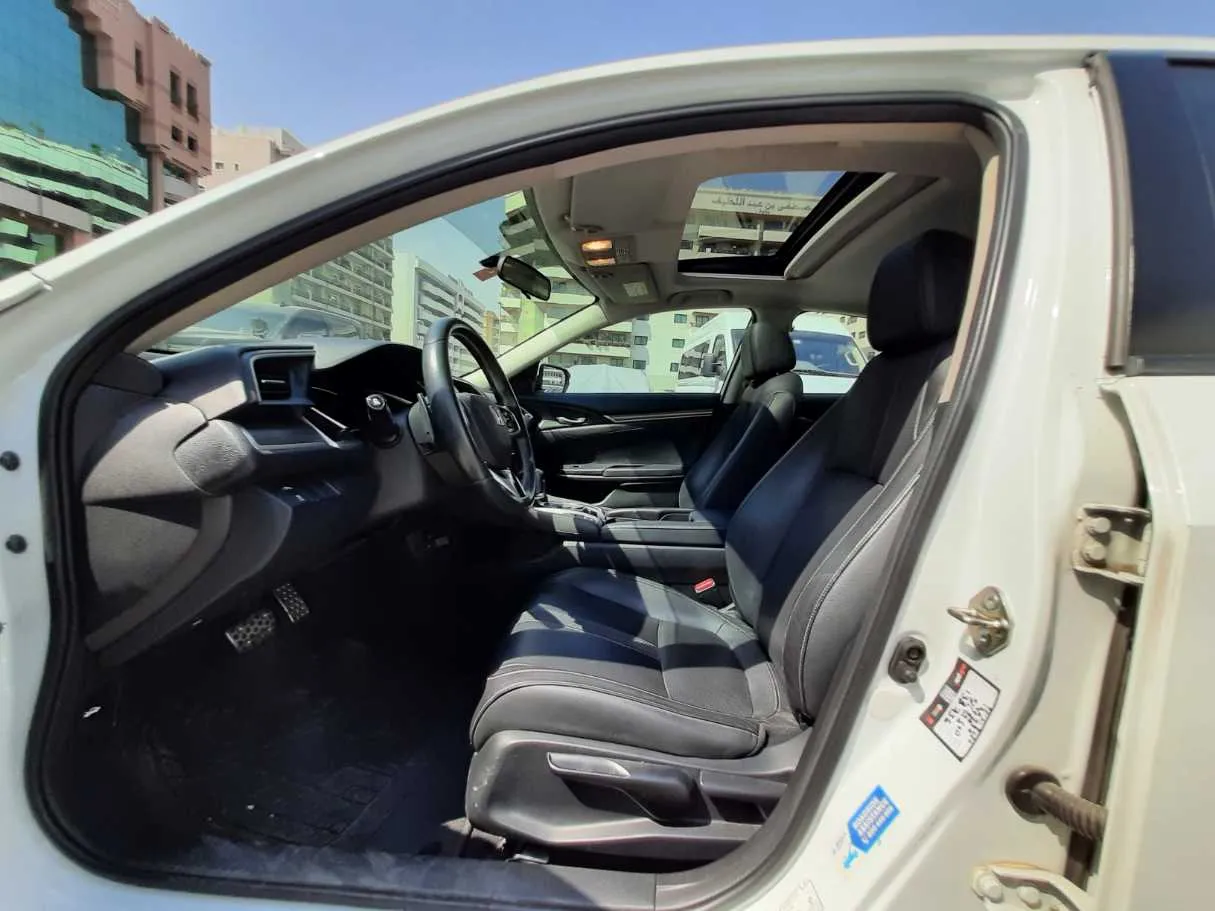 Car image 12