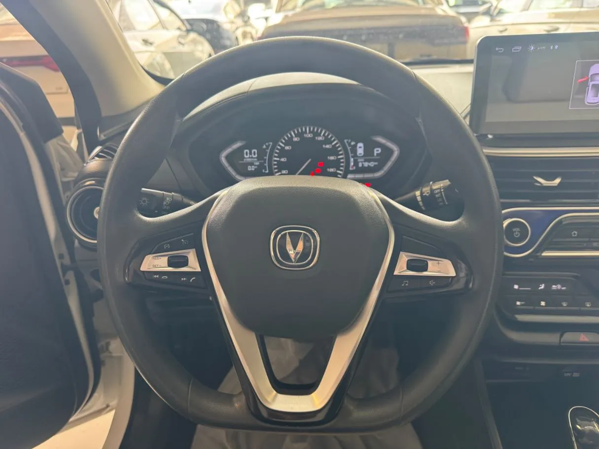 Car image 11