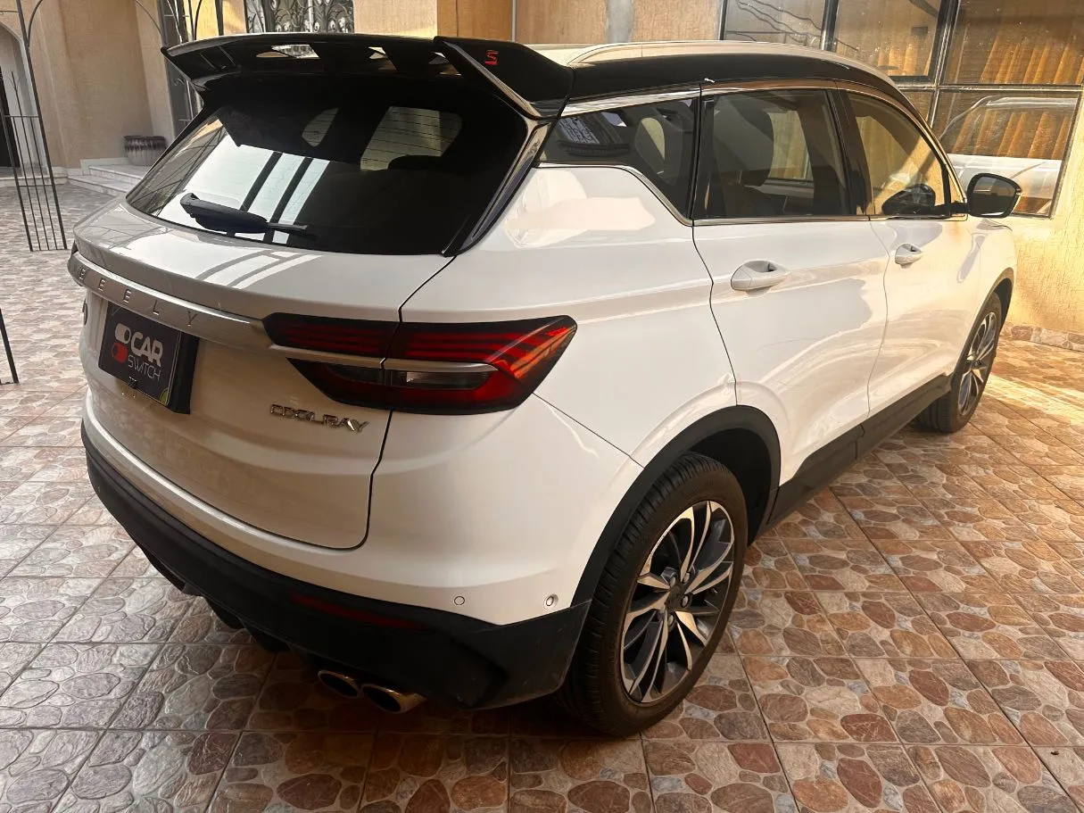 Car image 5