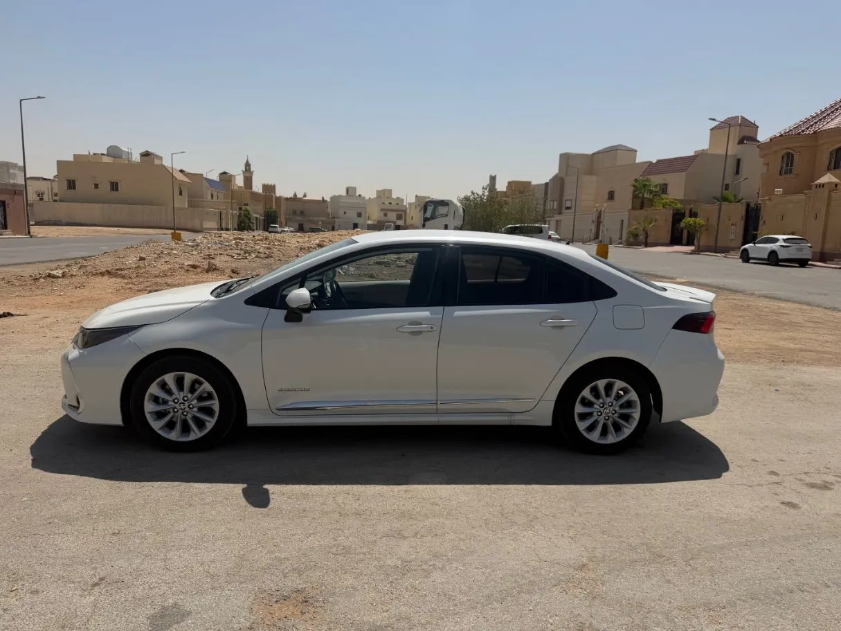 Car image 8