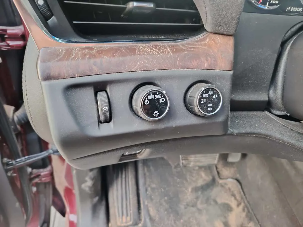 Car image 32
