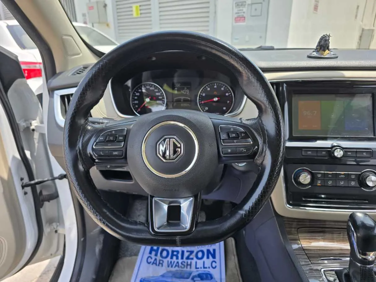 Car image 17