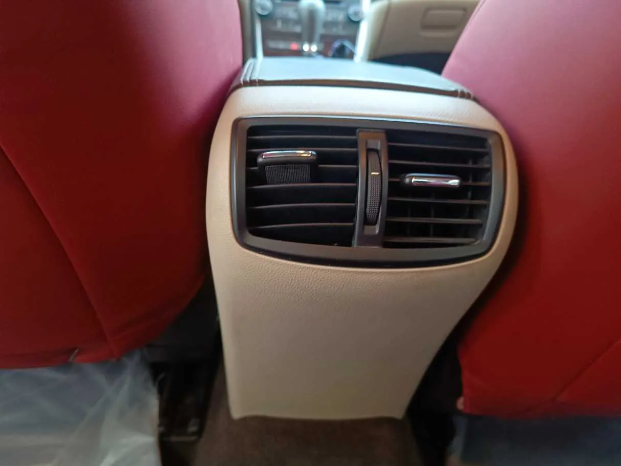 Car image 29
