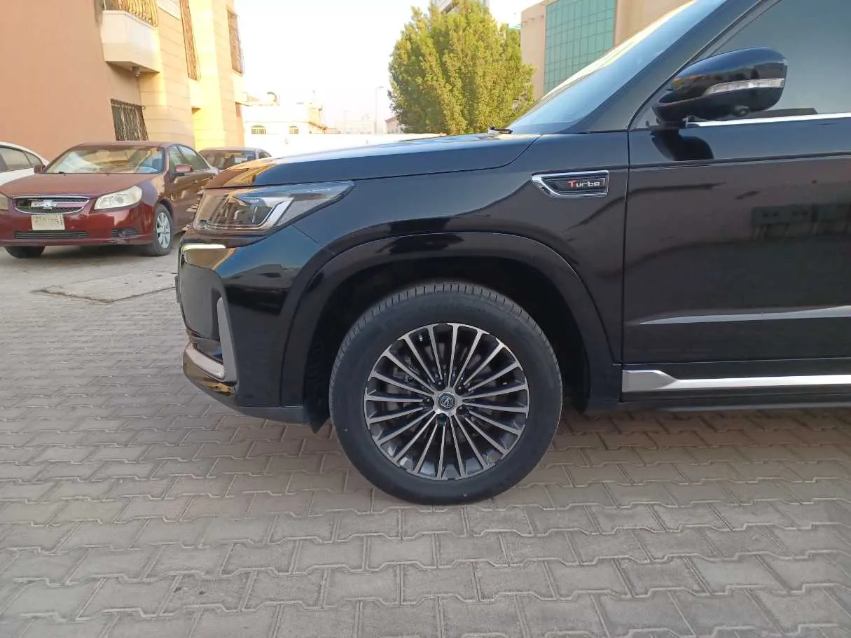 Car image 9