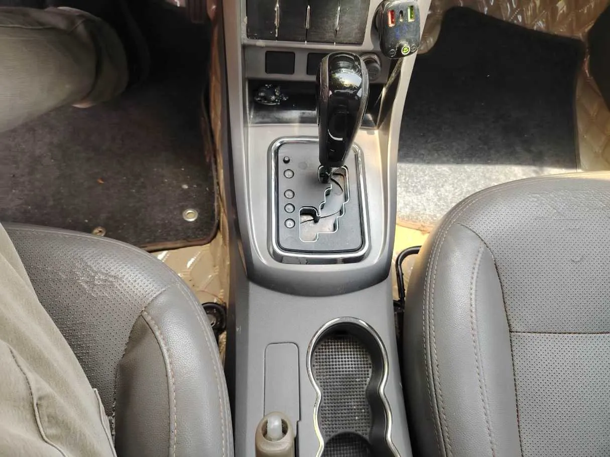 Car image 24