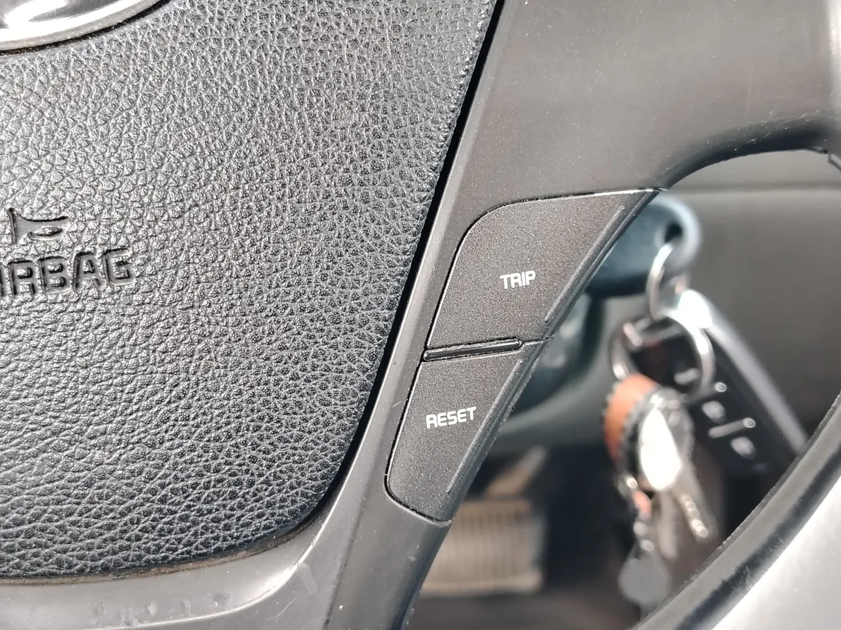 Car image 24