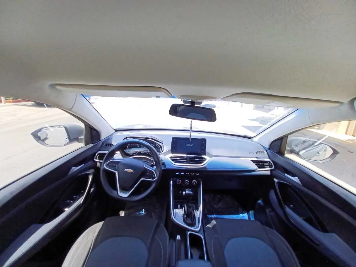 Car image 13
