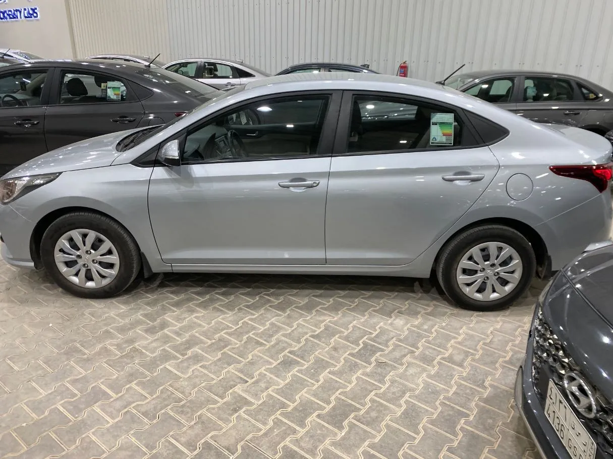 Car image 7