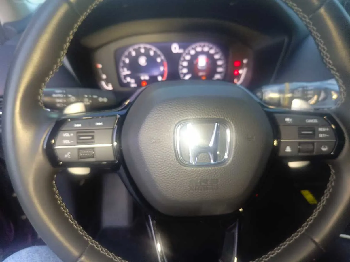 Car image 26