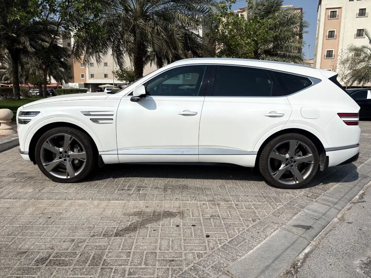 Car image 8