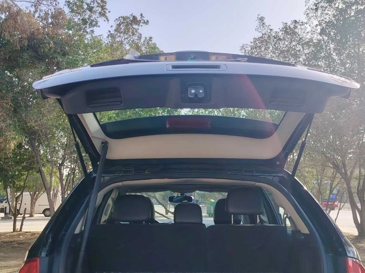 Car image 25
