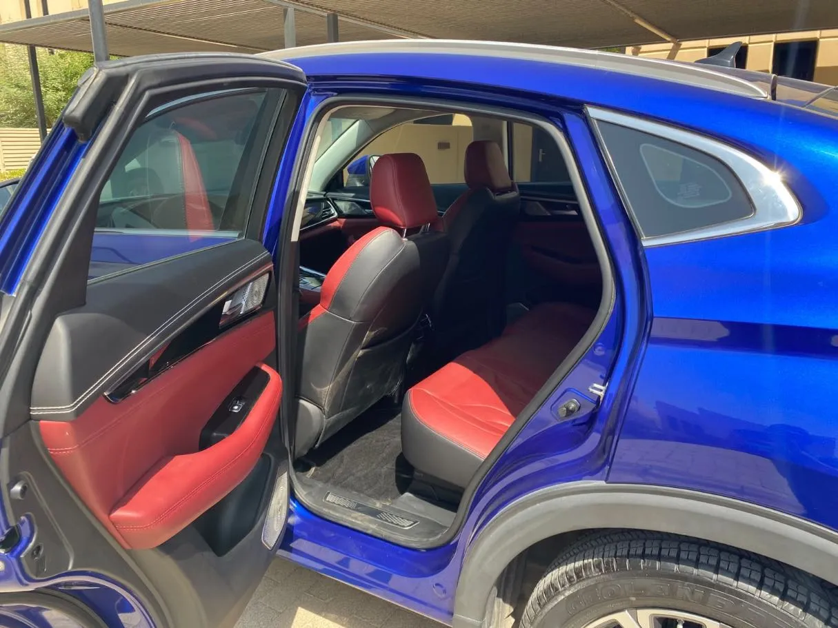 Car image 9