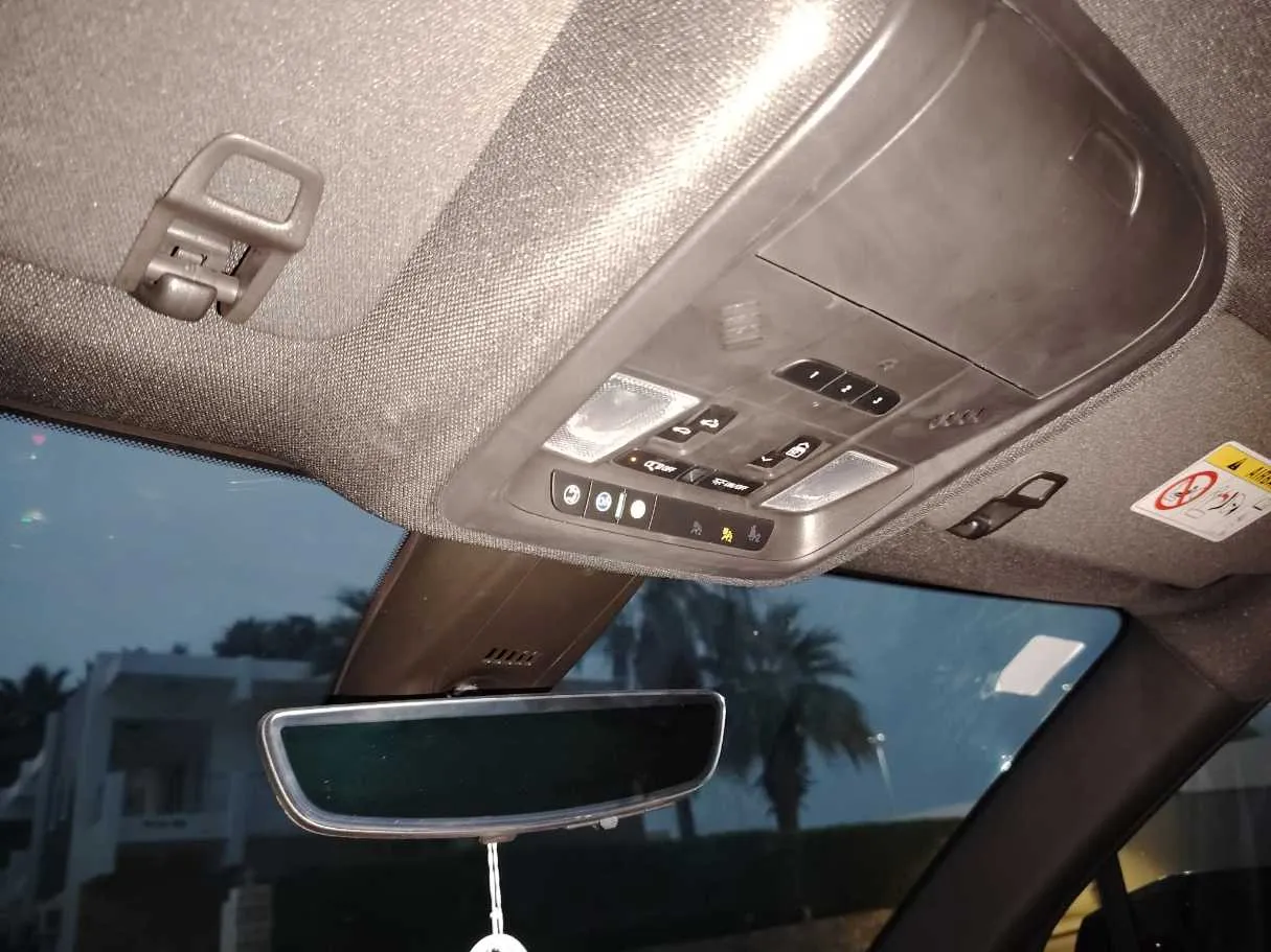 Car image 32