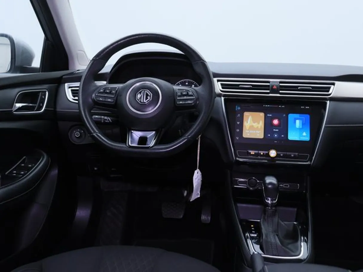Car image 15