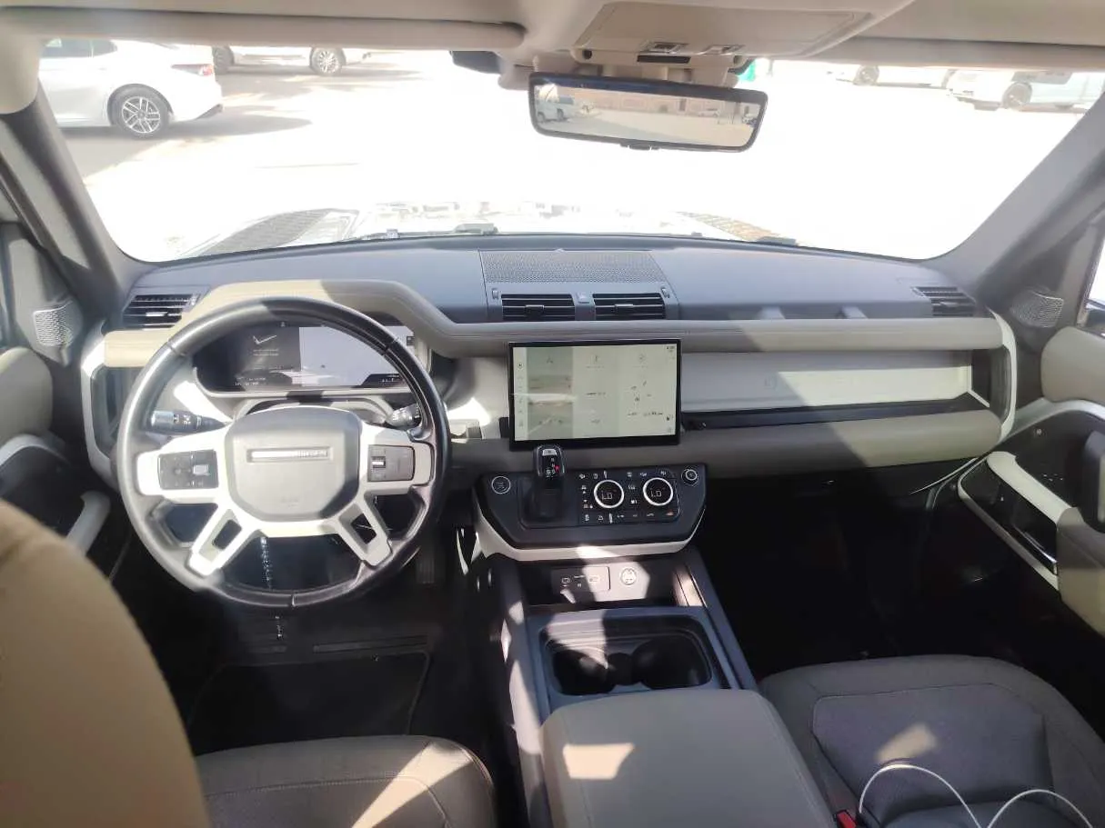 Car image 15