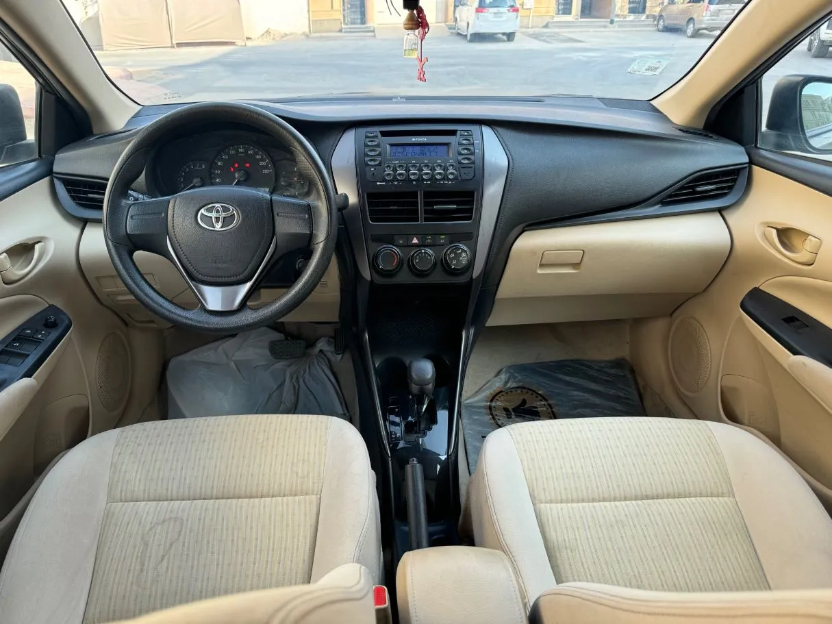 Car image 16