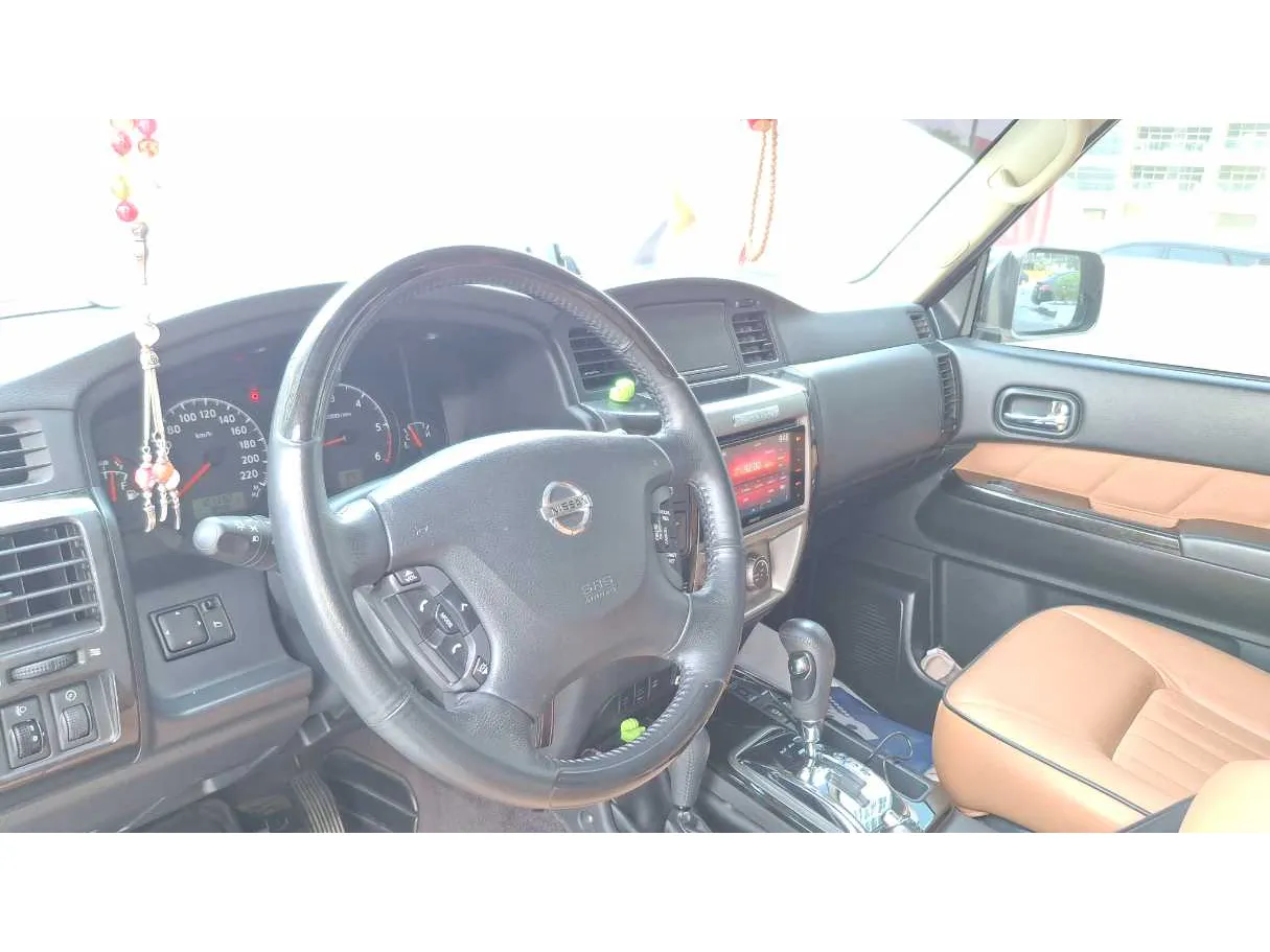 Car image 11