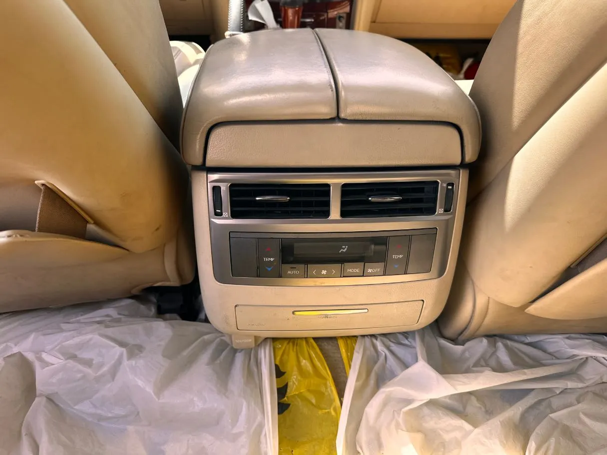 Car image 27