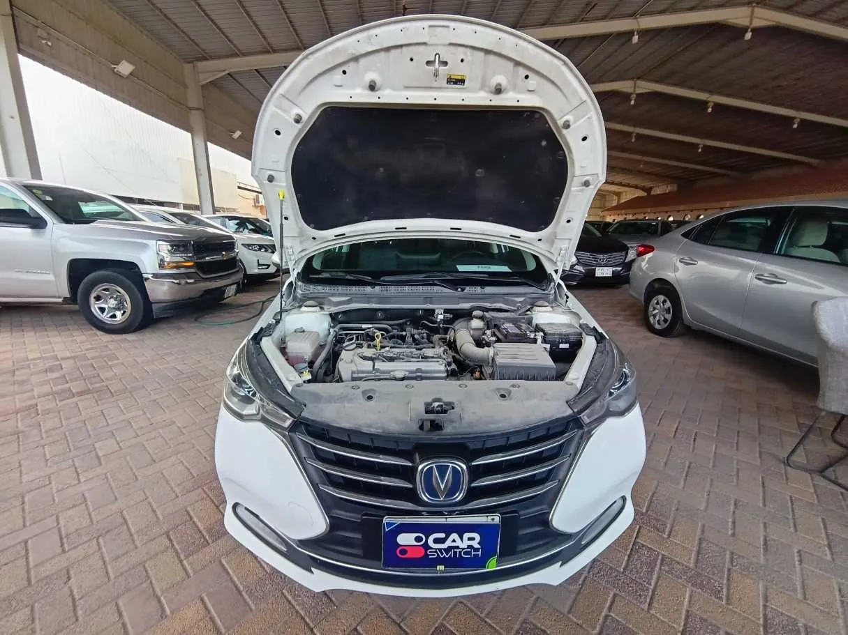 Car image 26