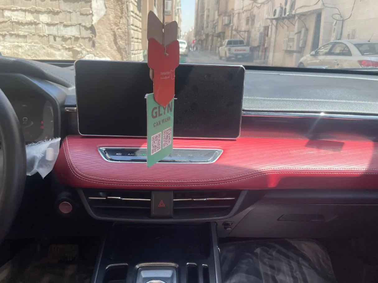 Car image 18