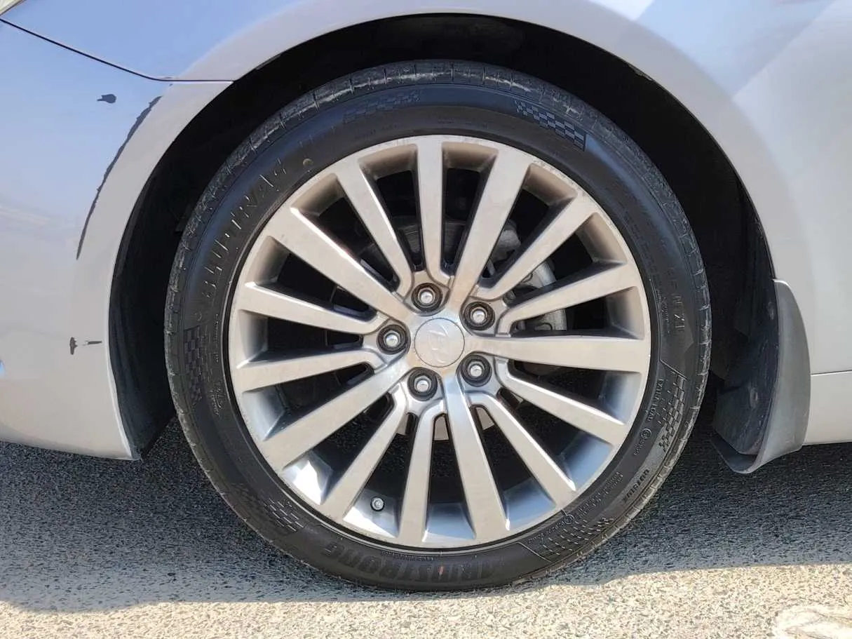 Car image 10