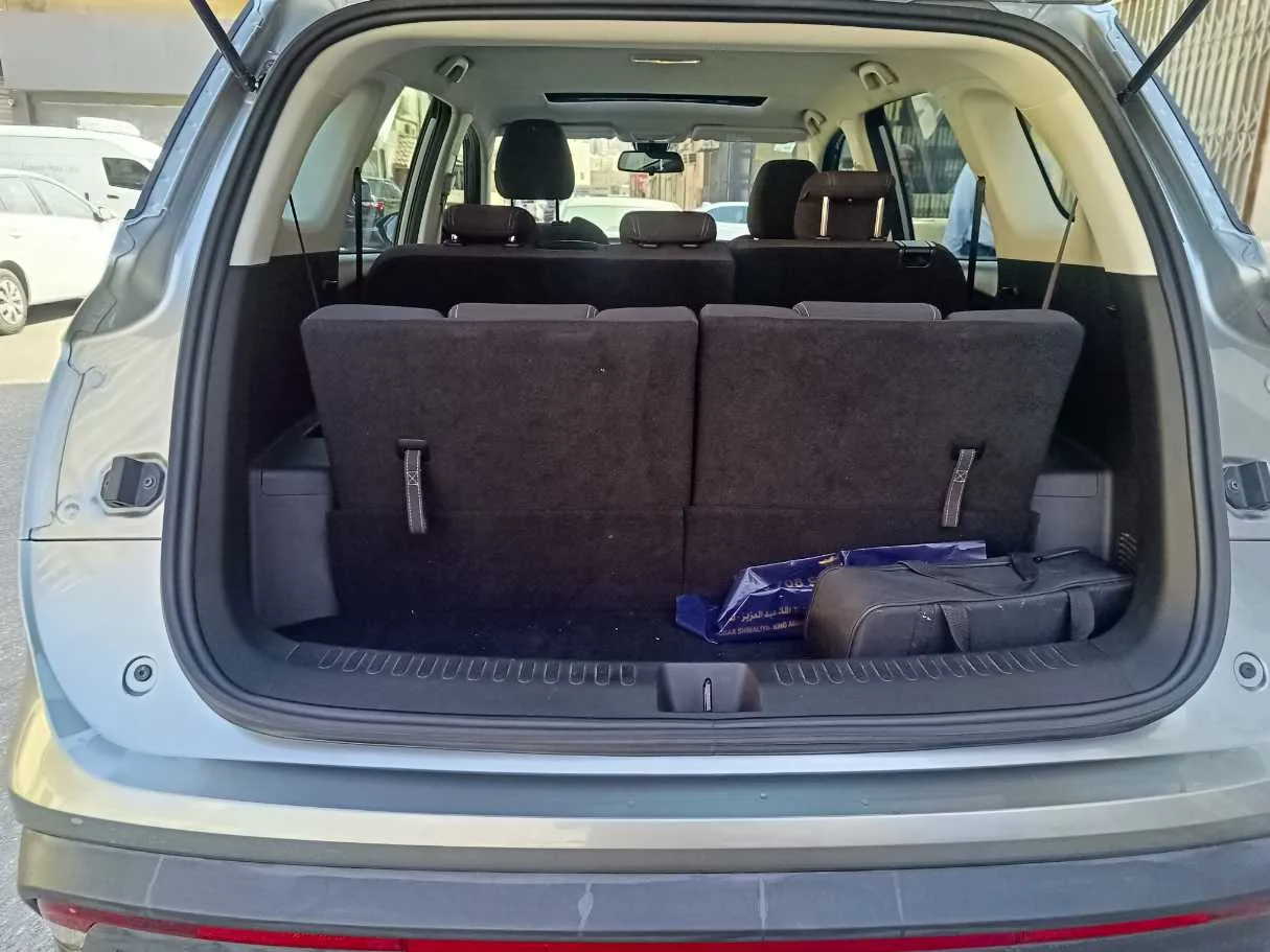Car image 27
