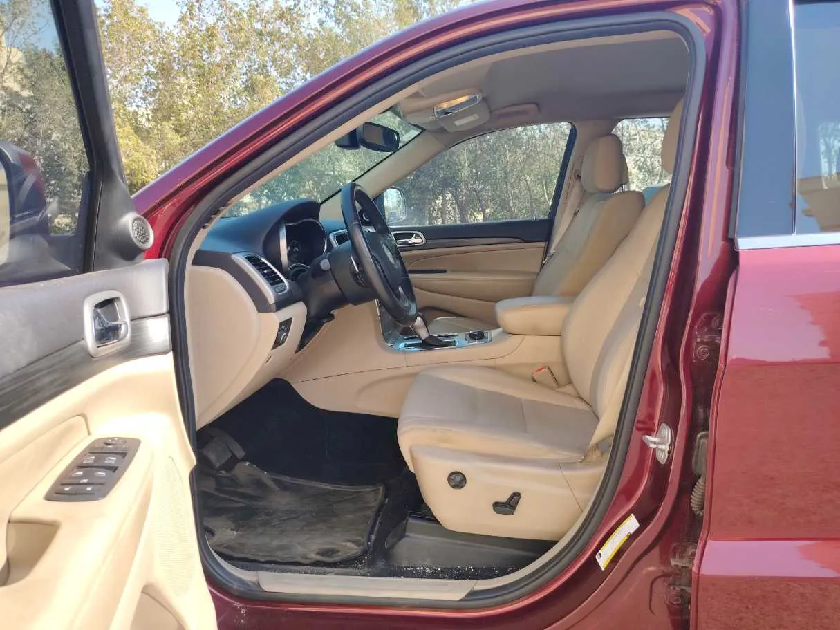 Car image 13