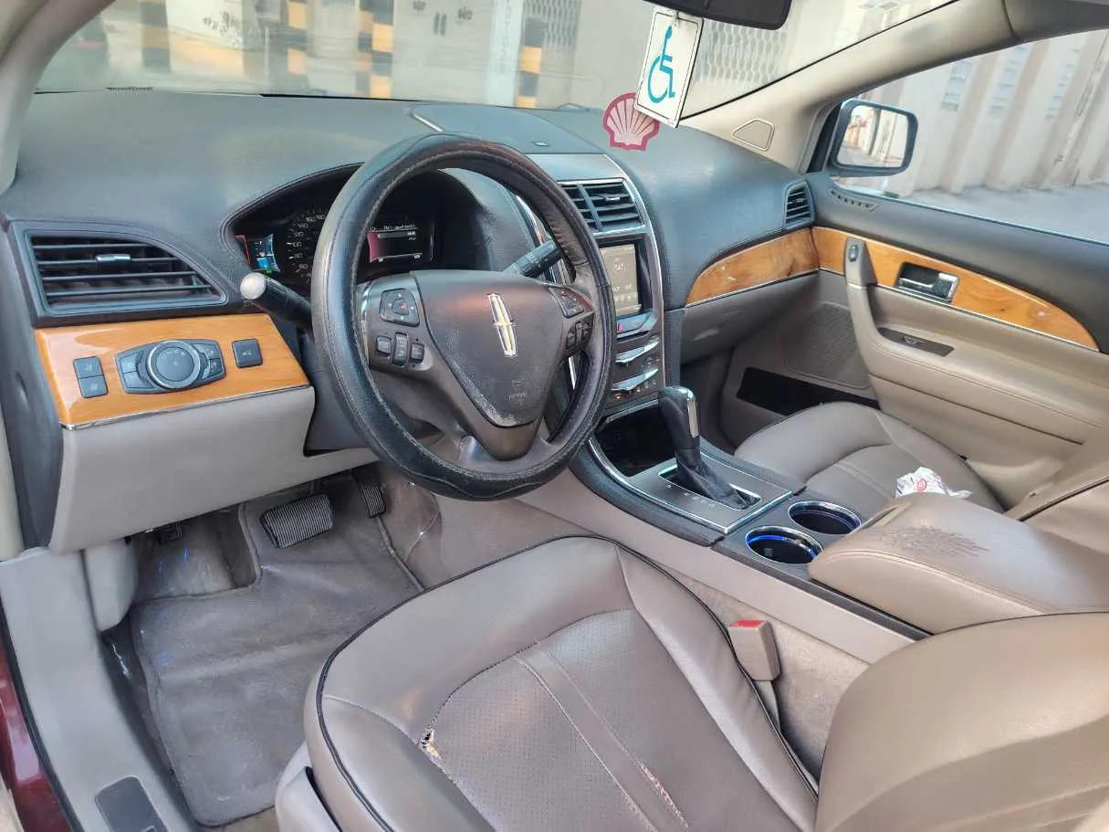 Car image 12