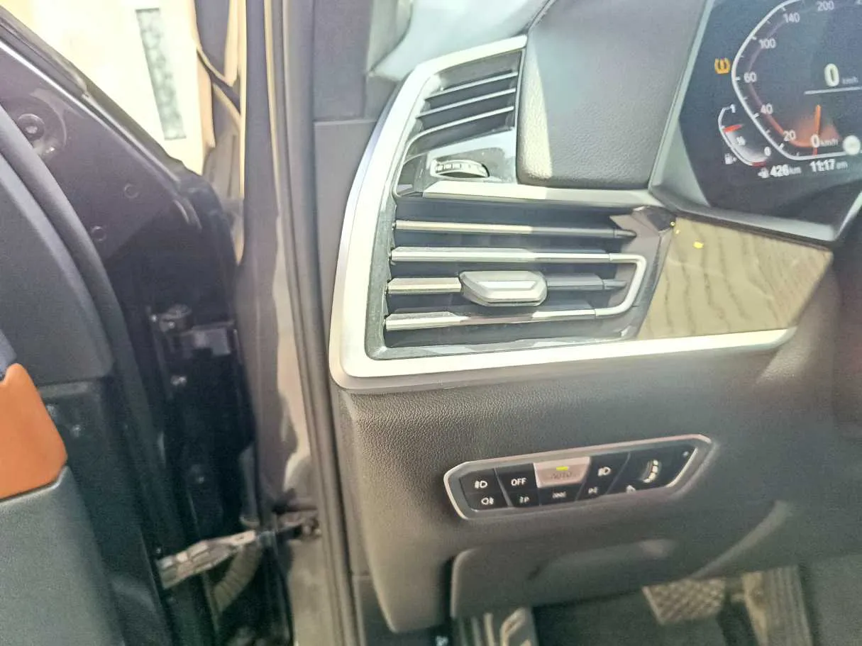 Car image 37