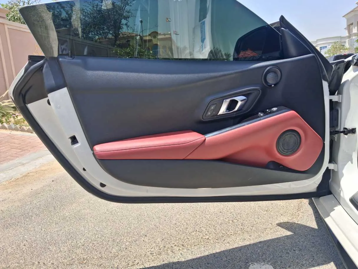 Car image 10