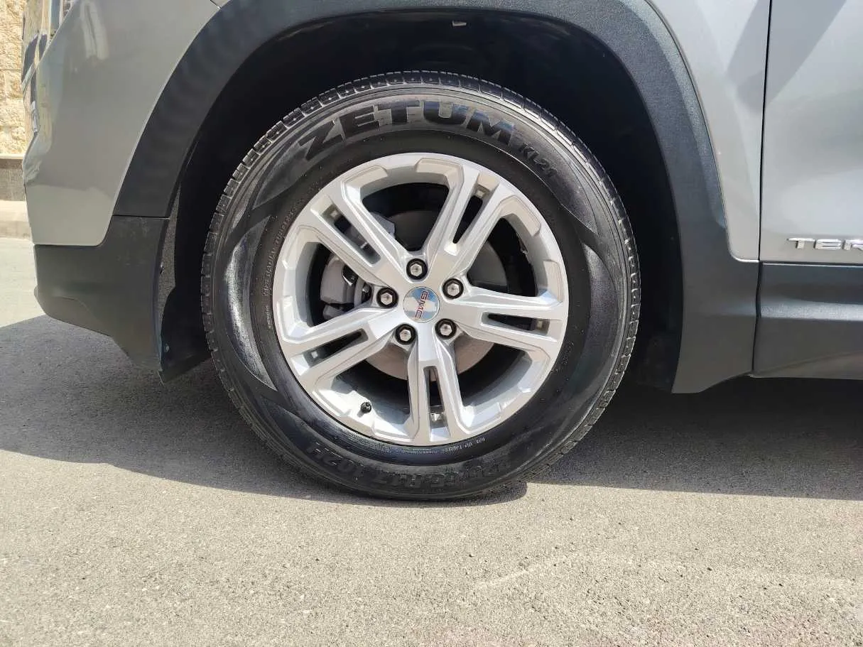 Car image 10