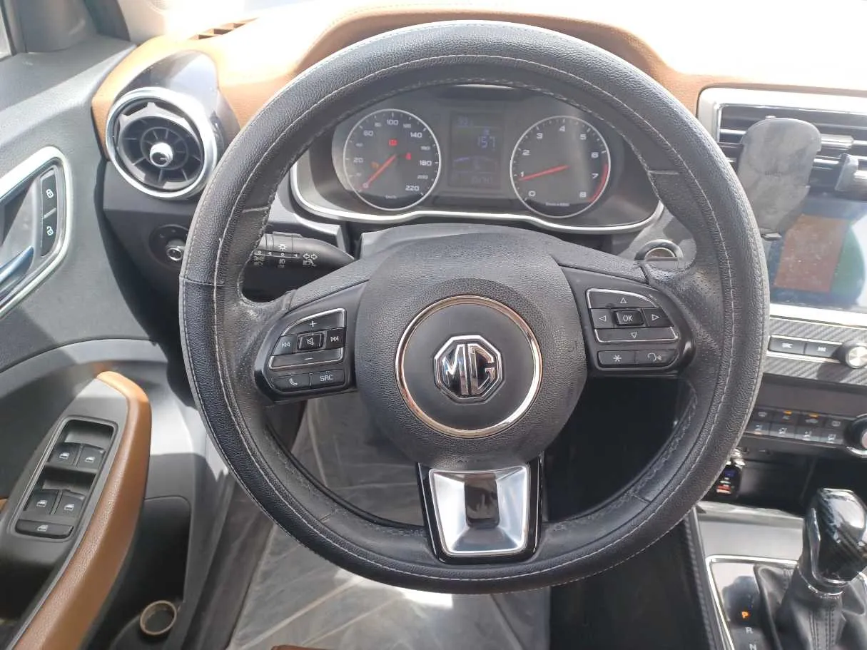 Car image 15