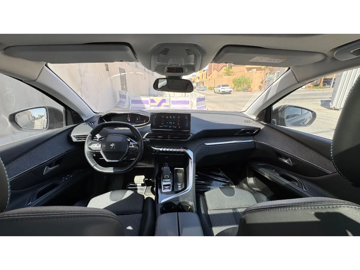 Car image 14