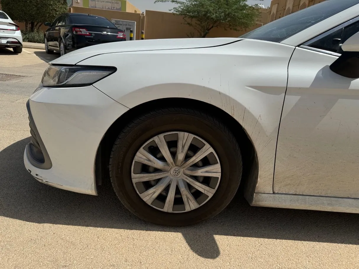Car image 8